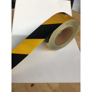 Reflecterende gele en zwarte (gearceerde) zelfklevende waarschuwingstape